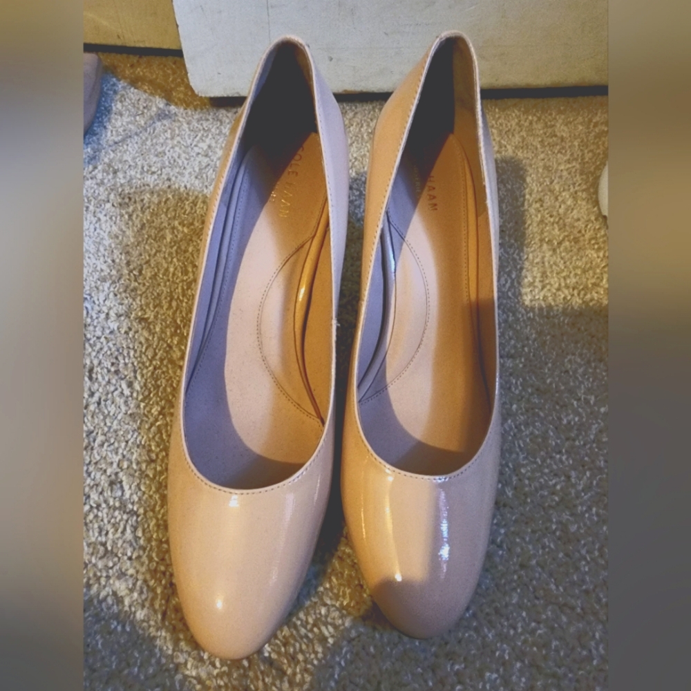 Elegant Nude Pumps